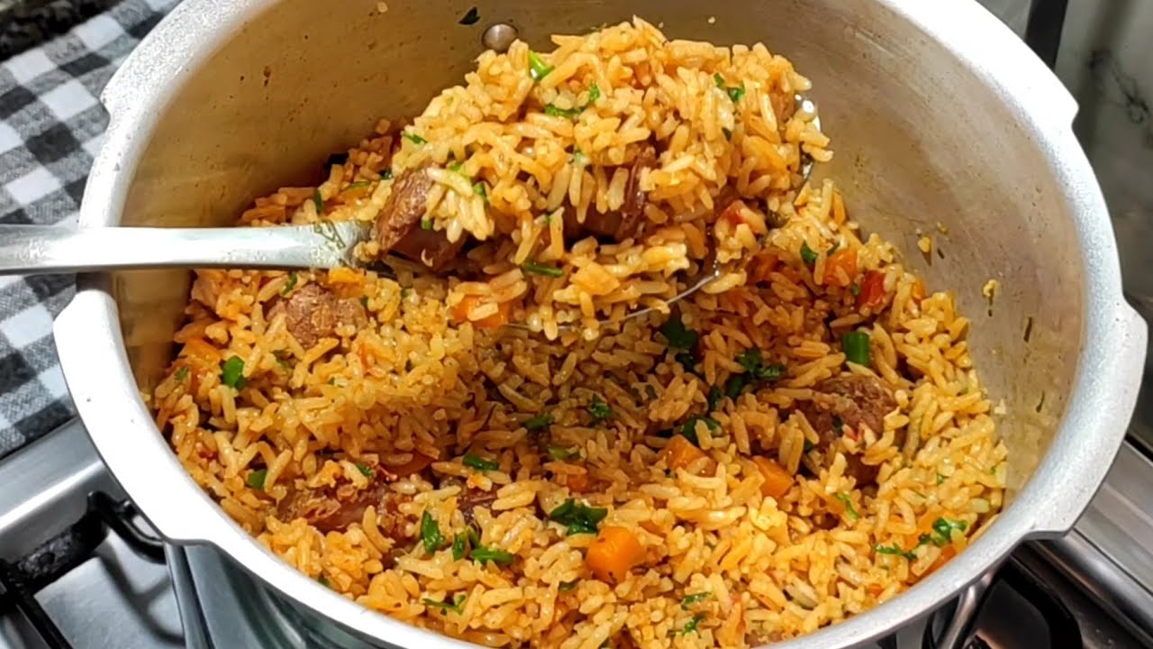 Arroz com linguiça soltinho,cozido em 3 min na panela de pressão economize seu gás!
