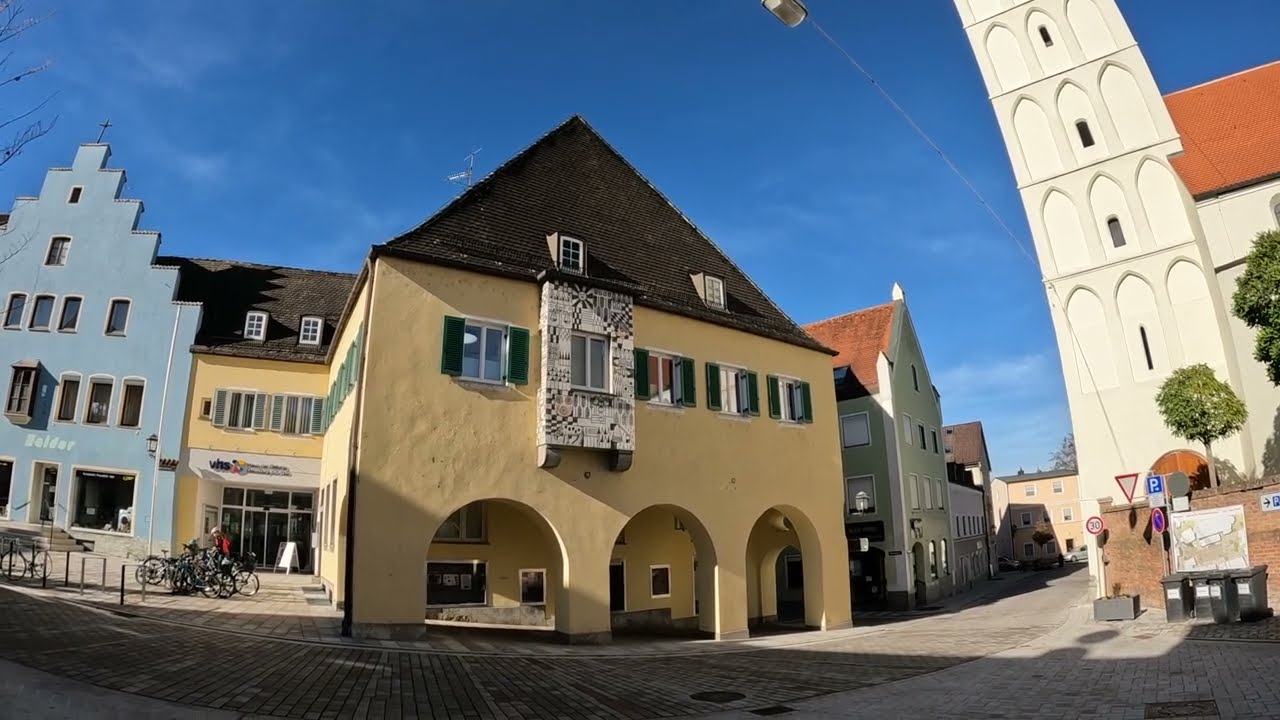 D: Moosburg a.d.Isar. Oberbayern. Eindrücke aus der Stadtmitte. November 2025