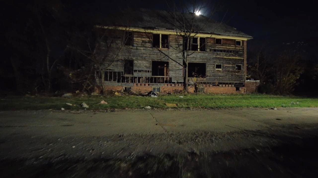WALKING IN DETROIT ABANDONED HOODS AT NIGHT