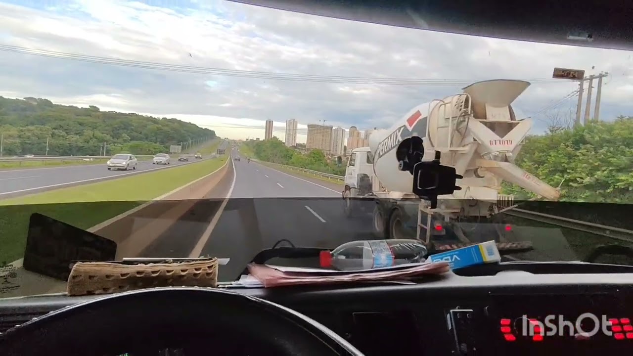 Carro batido na via anhanguera sentido ribeirão preto!!