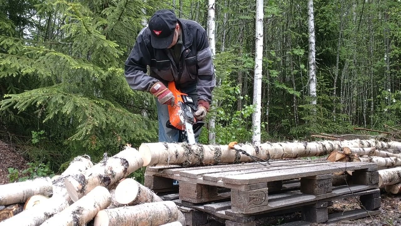 Battery chainsaw with Makita batterys