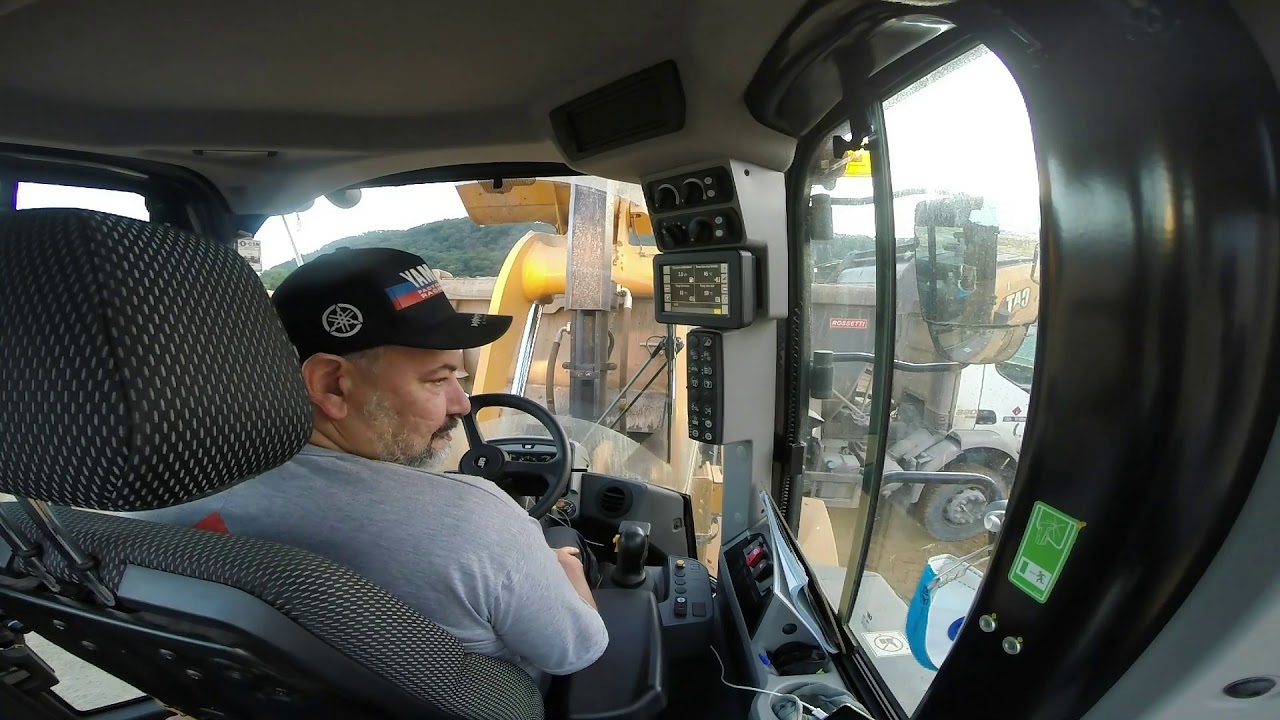 Caterpillar 950L(carregamento de calcário)