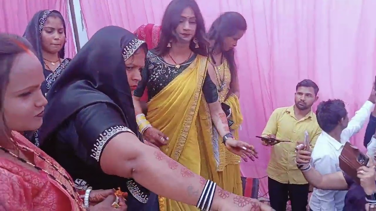 सासऔर ससुर से हमें बुलाया ना आवे#खुशबू रानी वायरल गीत#trending#viralvideo#dance#avadhigeet#ब्लॉक
