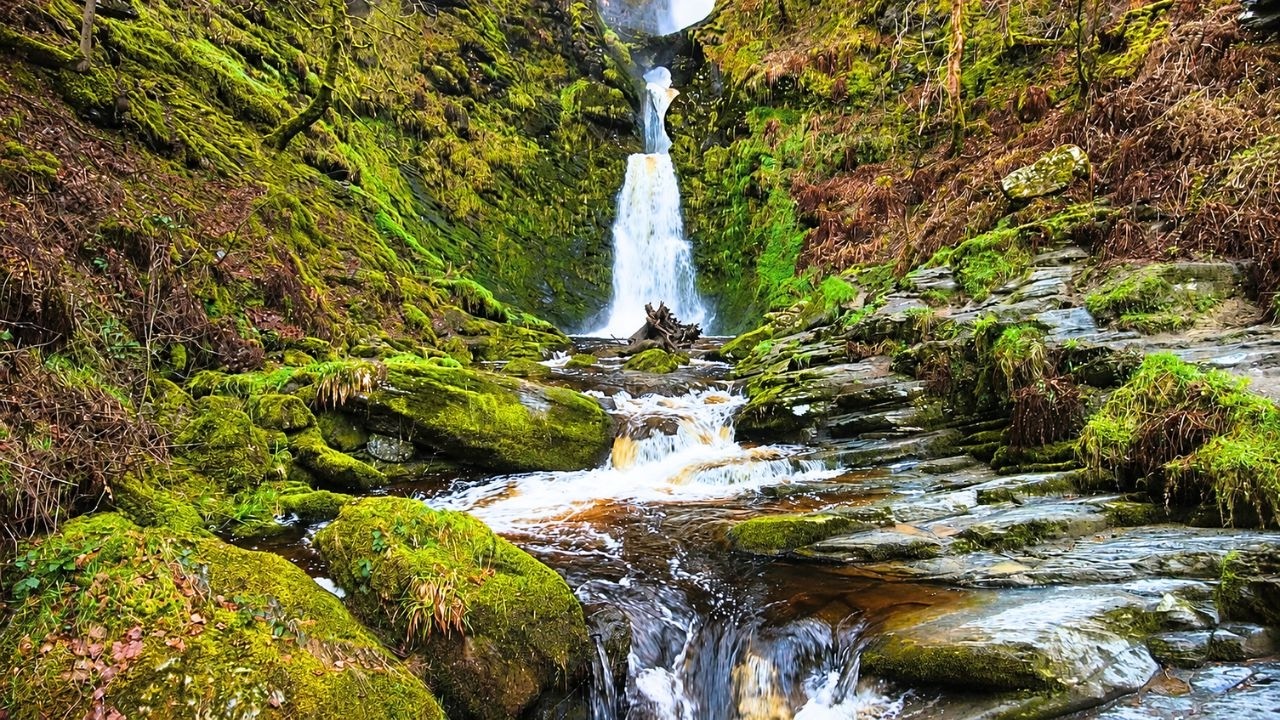 Pistyll Rhaeadr Waterfall Walk, Welsh Countryside 4K