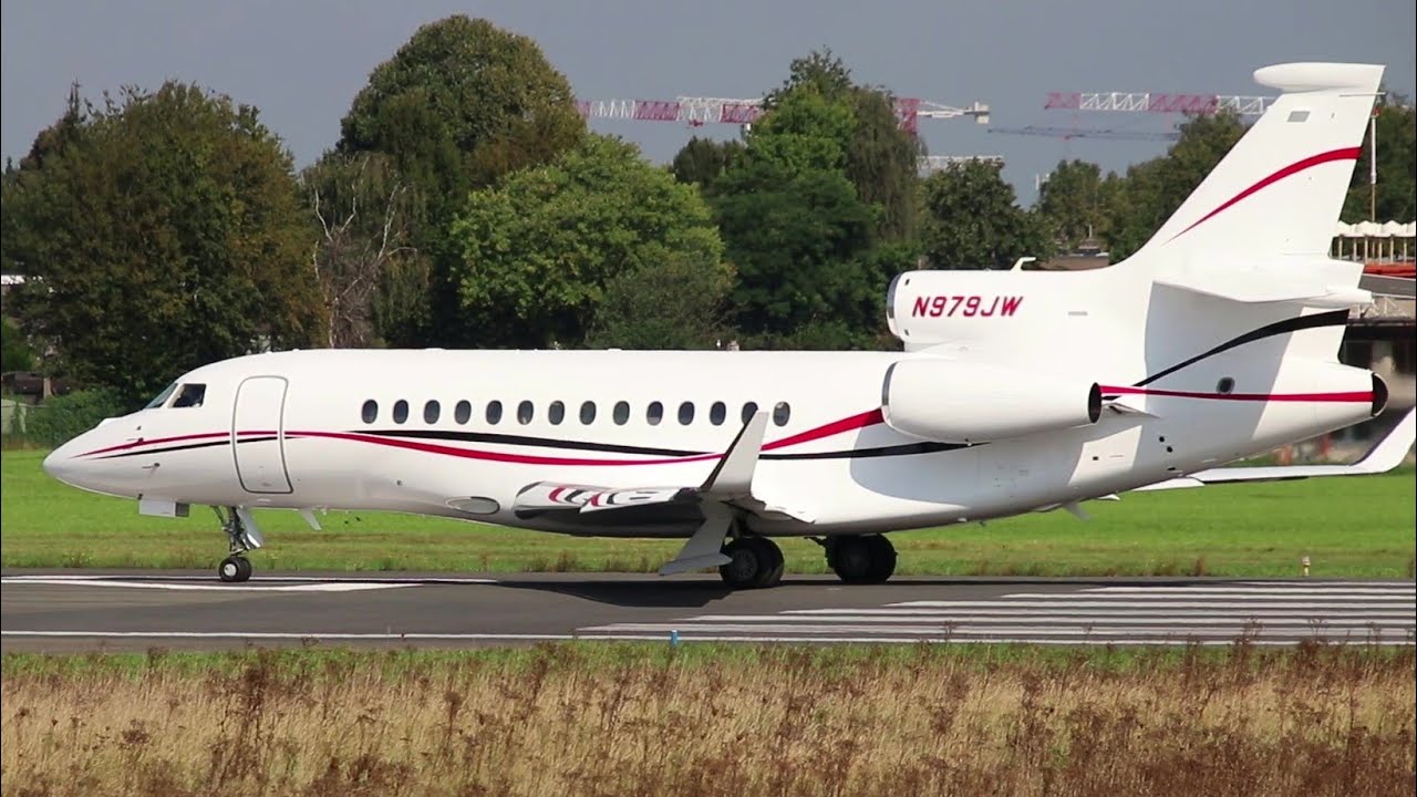 Busy afternoon at Antwerp Airport | including a B738!
