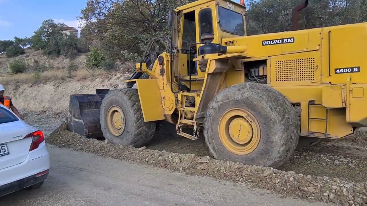 Road leveling work with VOLVO BM 4600 B - FULL HD FREE VIDEO