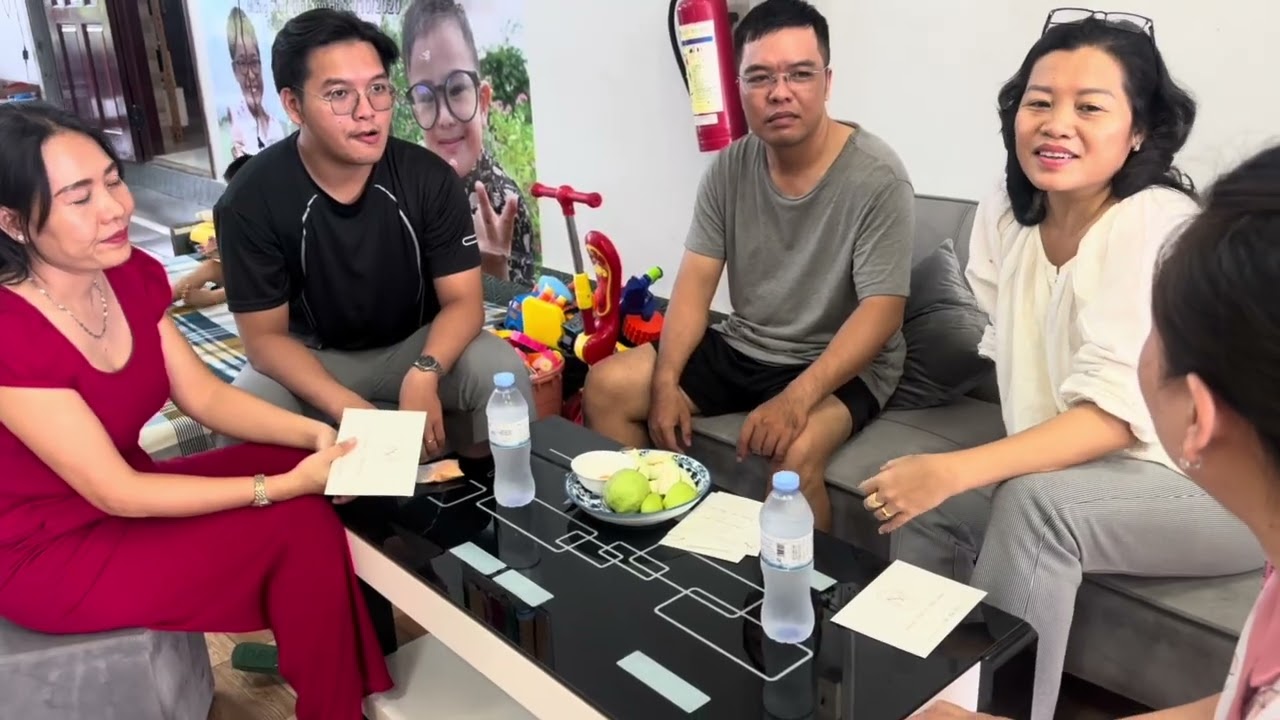 &Uacute;t 14 về nh&agrave; Nam Việt mời đ&aacute;m cưới Em Quang Nhựt