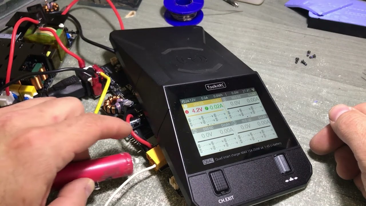 ToolkitRC Q6AC Charger AC 400W/DC 1000W 4CH, згорів молодим.