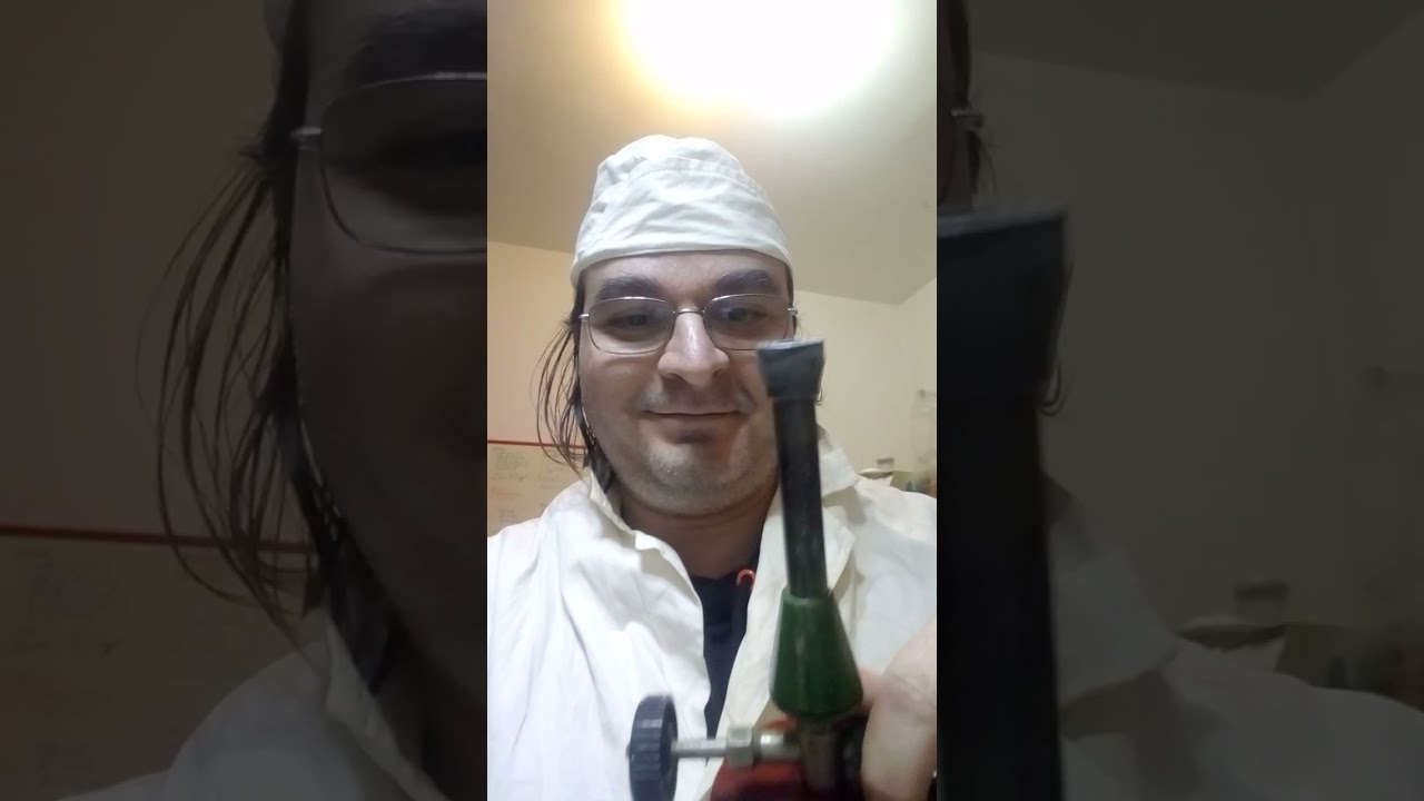 Dal laboratorio Funghi, micelio, petri, bunsen, bisturi ed attrezzi vari - Auguri per un buon 2022 !