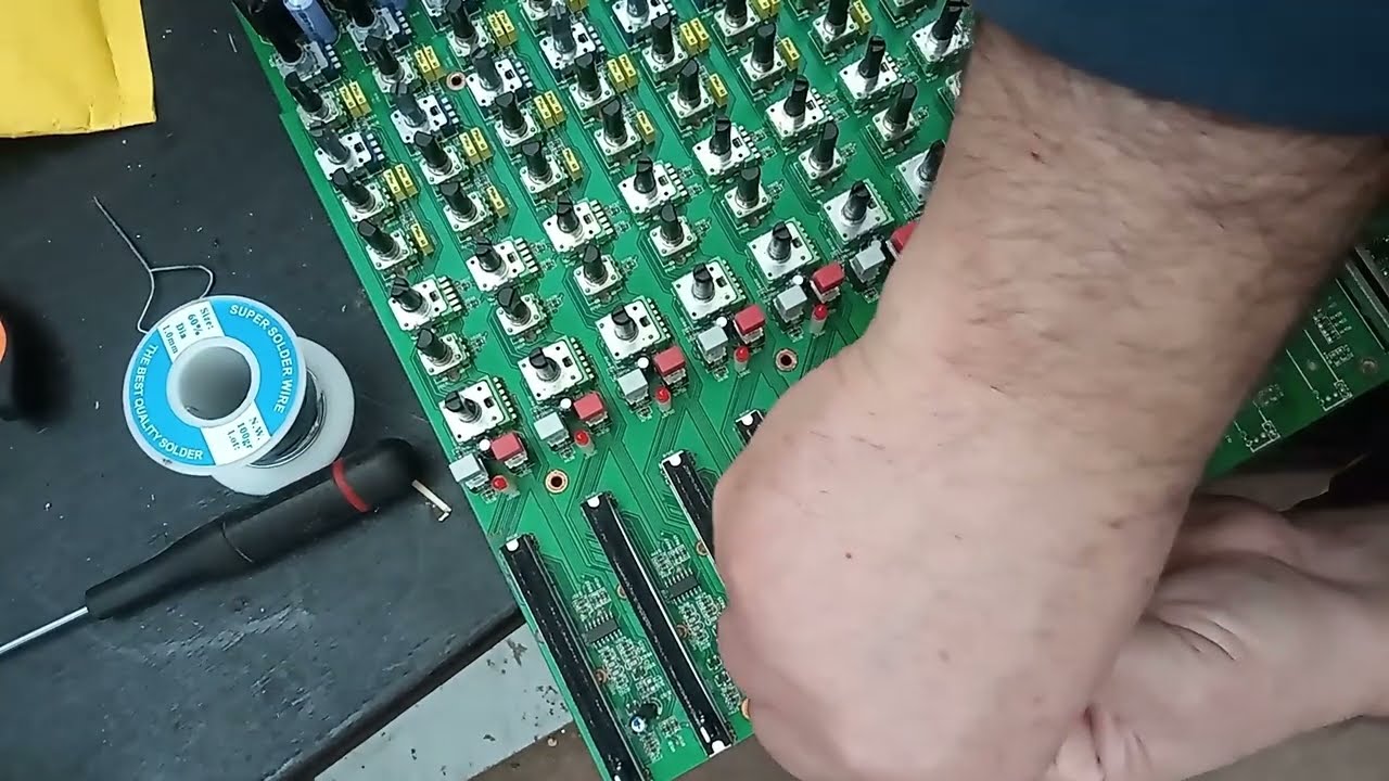 Soundcraft EFX8, sostituzione fader, revisione e collaudo 2/2