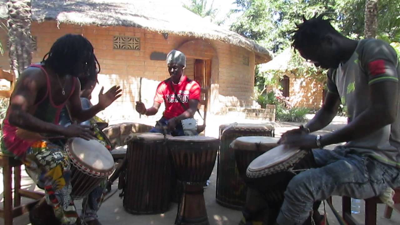 Mbalax Sarr y sus músicos en Senegal