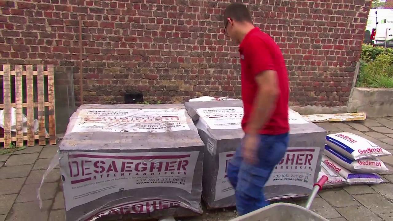 Roger plaatst kleiklinkers deel II