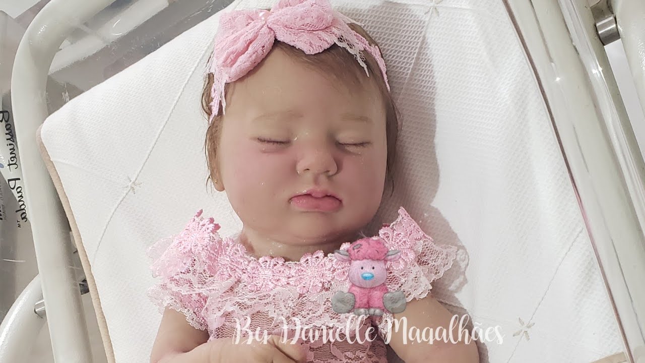 Bebê em silicone solido, tomou banho e dormiu :)