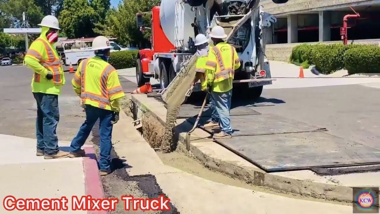Cement Mixer Truck At Work ｜Pouring Cement｜Robertson's Ready Mix