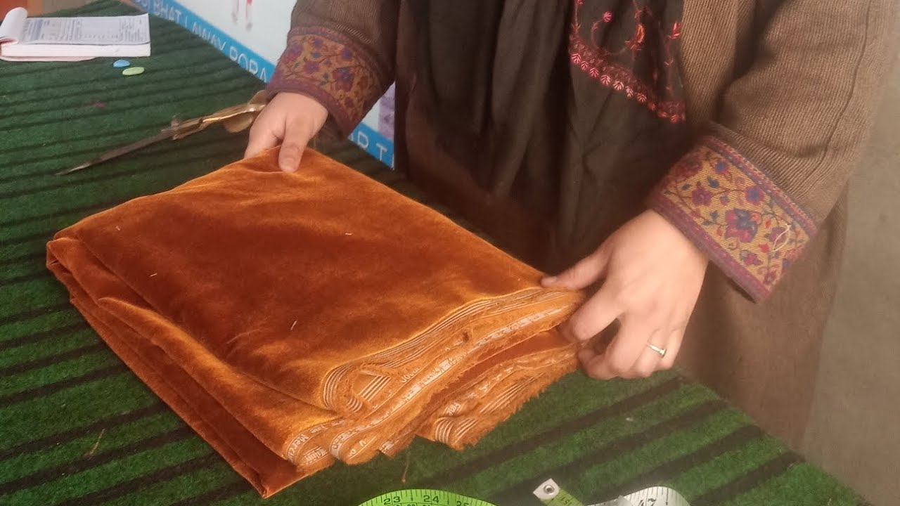 trending valvet  frock type pheran ll makhmal typ pheran ll #makhmaltypepheran #makhmalpheran #short