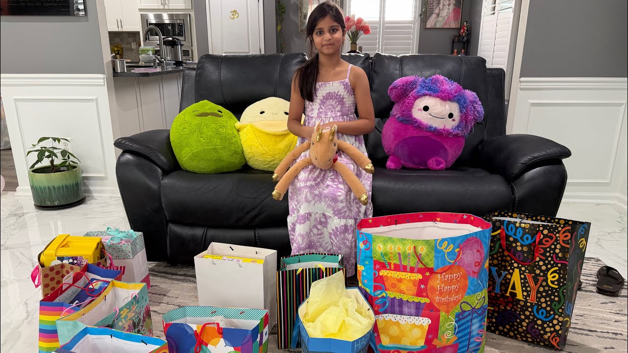 என் பொண்ணு 🔥பிறந்தநாளுக்கு friends கொடுத்த Gifts🥰Gift unboxing❤️நிறைய gift வாங்கி கொடுத்துட்டாங்க 😳
