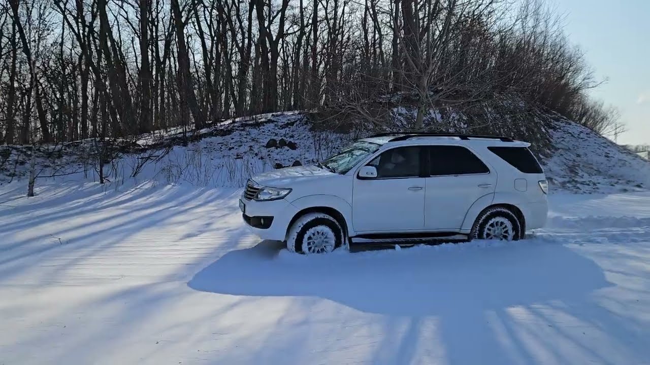 Driving a Toyota Fortuner in the snow