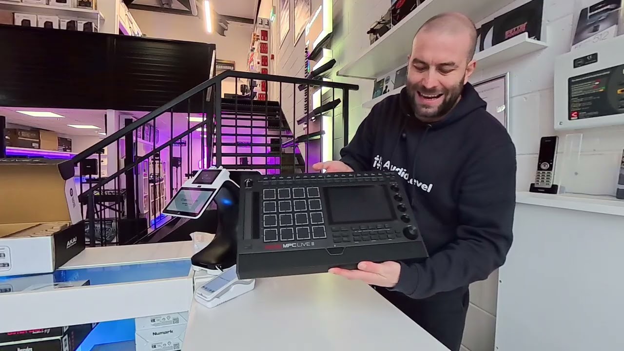 AKAI MPC Live 3 | Unboxing @ AudioLevel