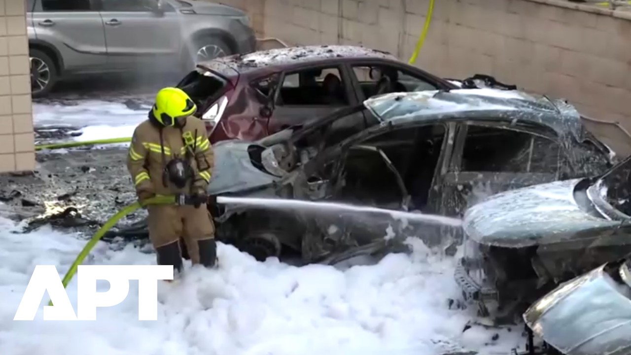 Автомобили повреждены осколками ракет в центральной части Израиля | APT