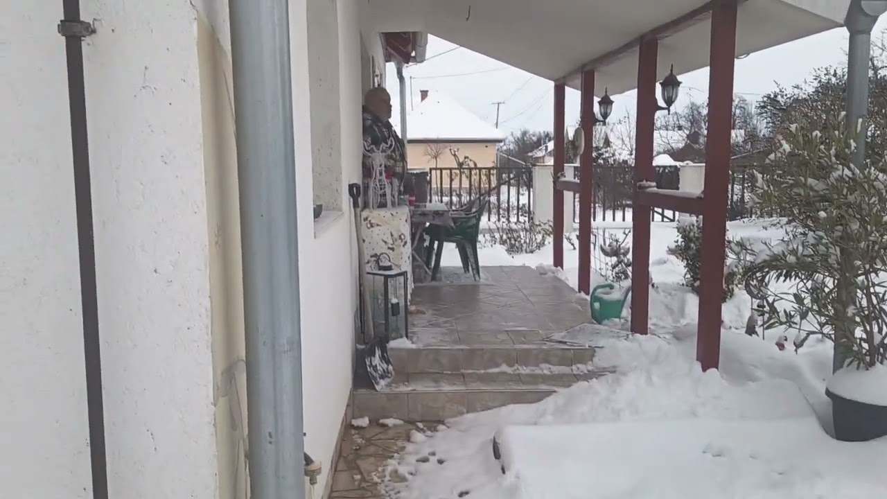 Unser Haus in Ungarn Super viel Schnee,  schön😀wir schaffen das schon