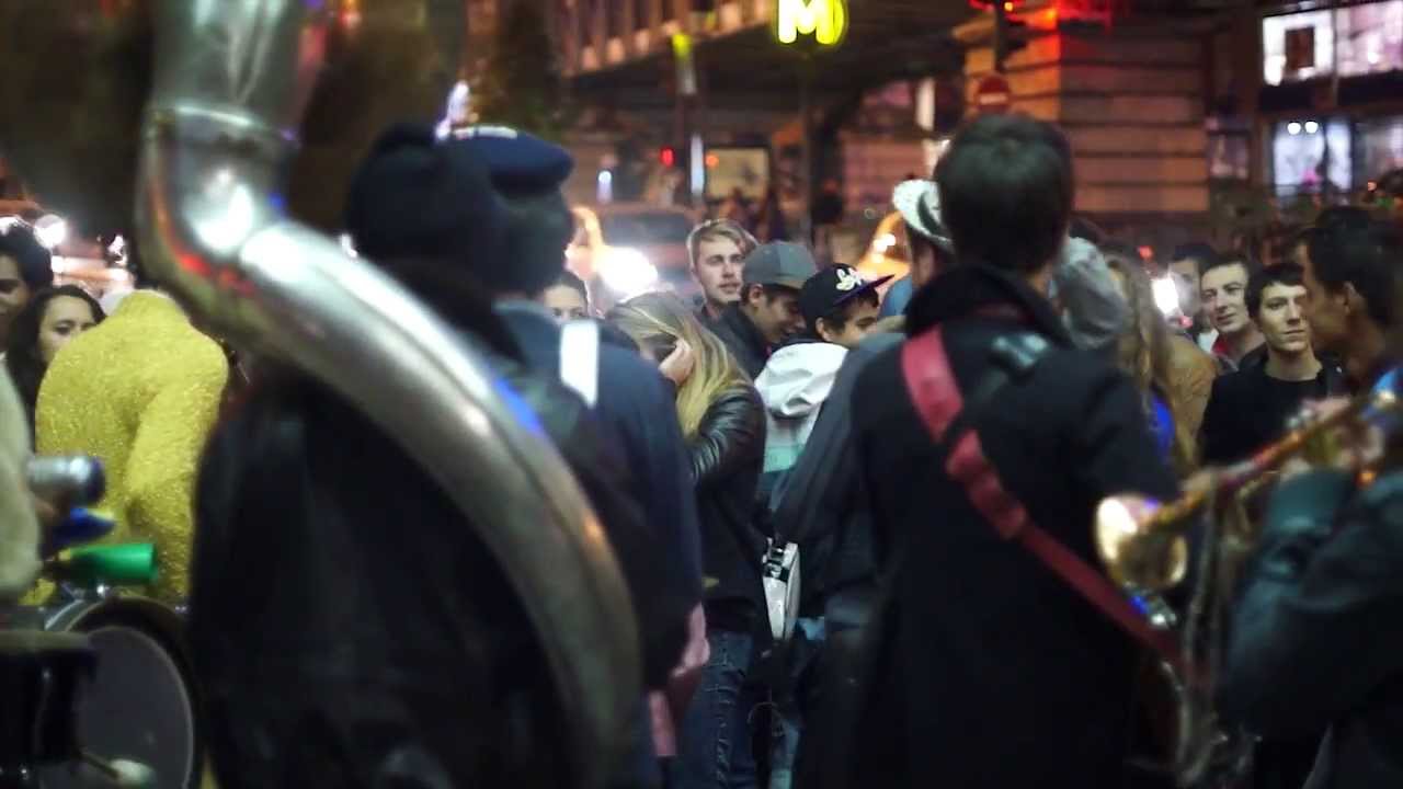 LES VILAINS CHICOTS - STREET LIVE