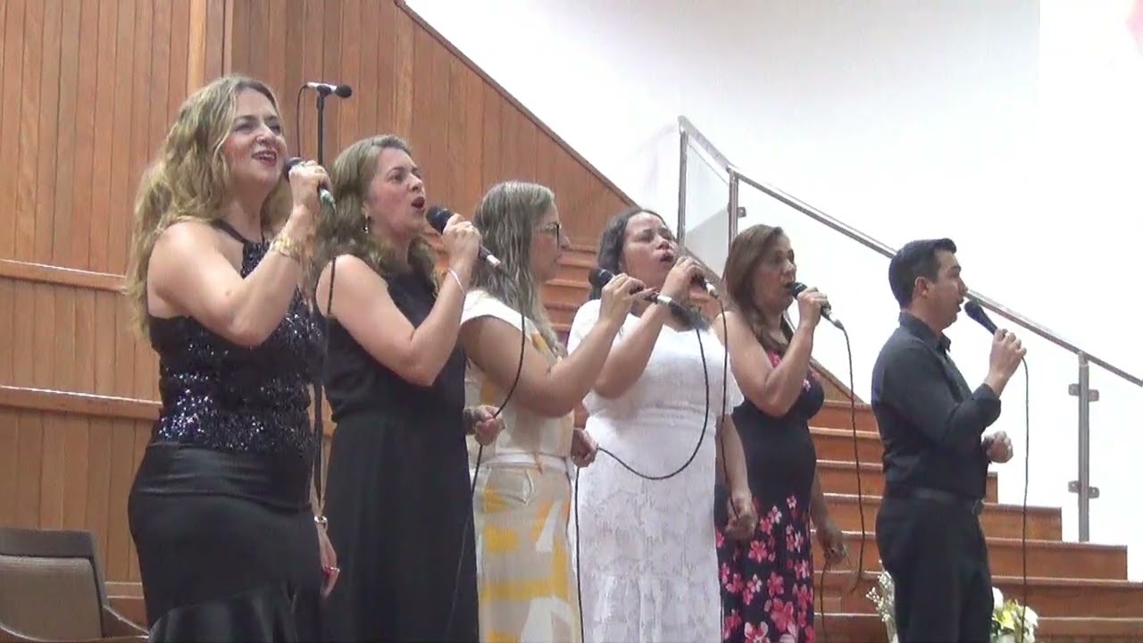 Hinos de louvo no Aniversário de Simone 50 anos