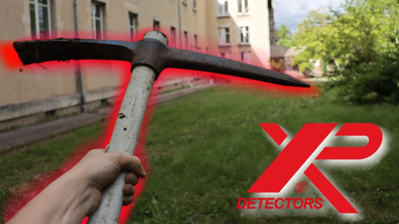 Détection de métaux aux abords d'une école abandonnée datant de 1700 !