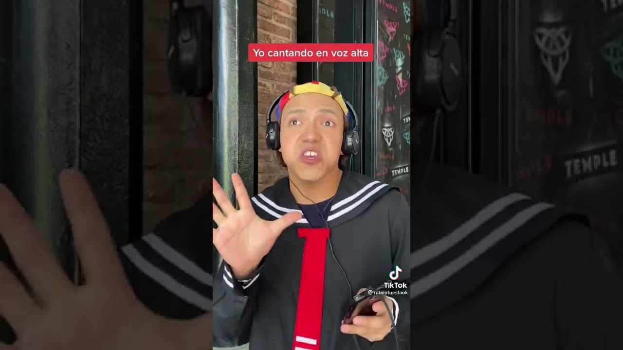 me cago me limpio el culo con los 5 dedos