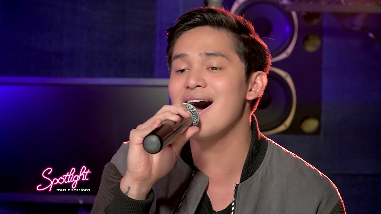 Ruru Madrid performs 