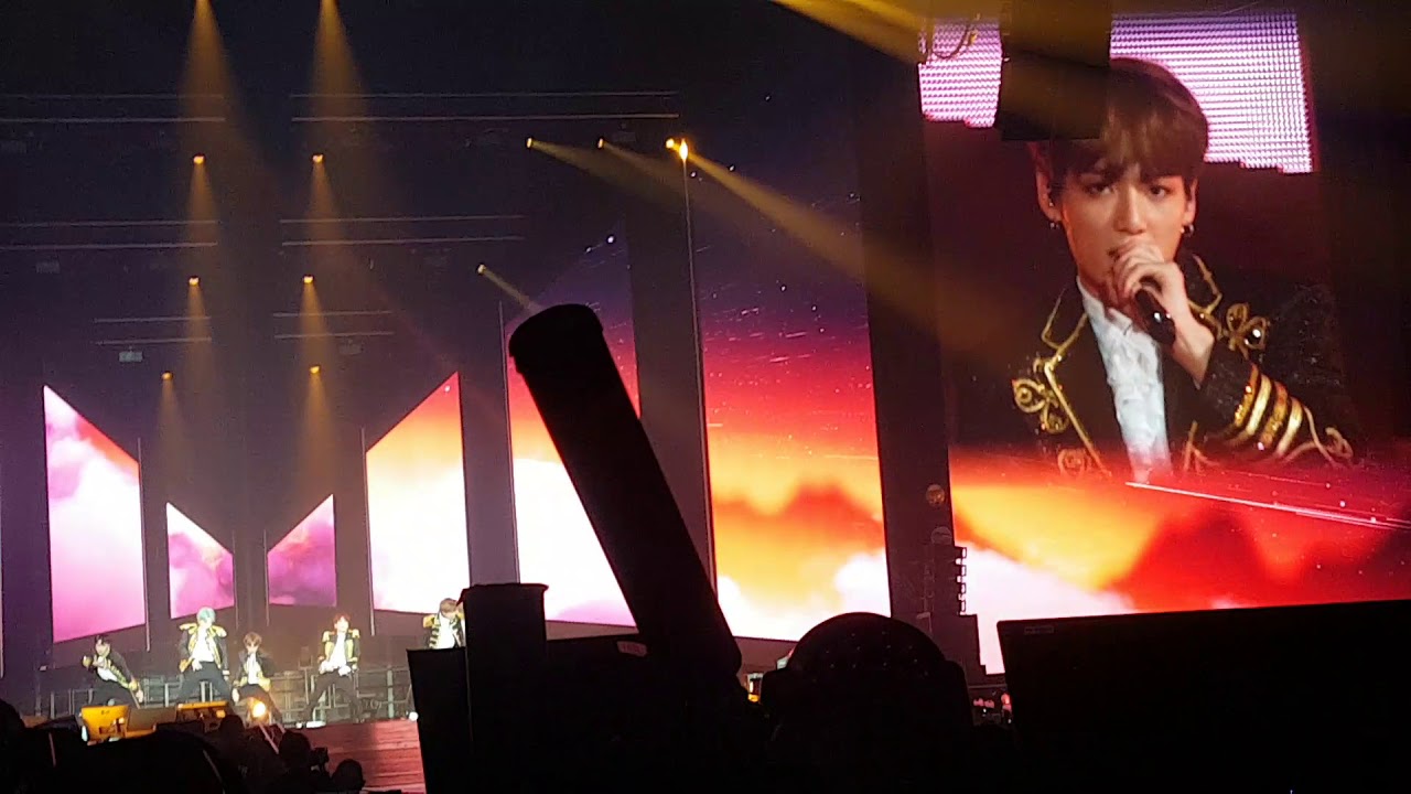 20181020 BTS 방탄소년단 @Paris DAY 2 - Save Me + I'm Fine 💙 직캠