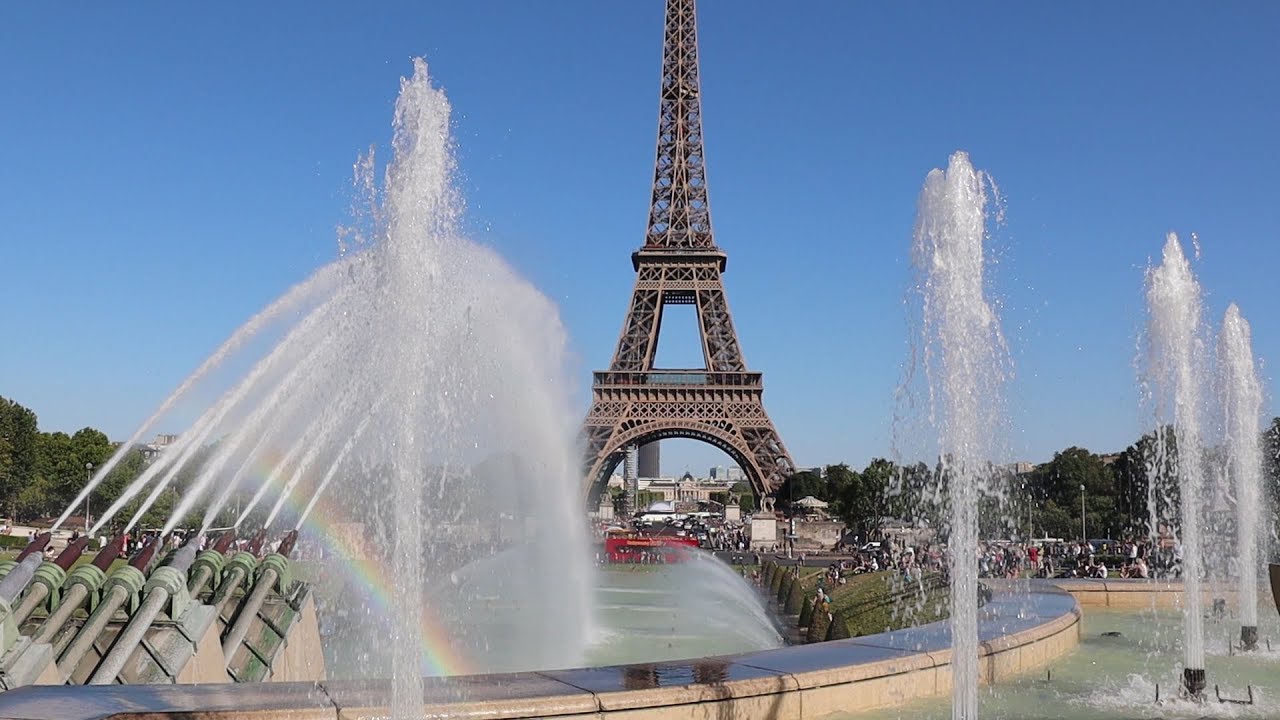Paris, France : A warm summer day at the Trocadero Fountains