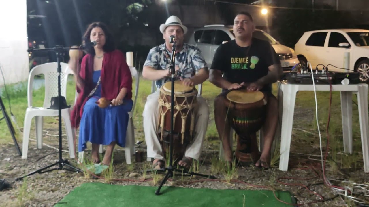 Grupo Bom Florar cantando cantigas de Catimbó (Jurema Sagrada).