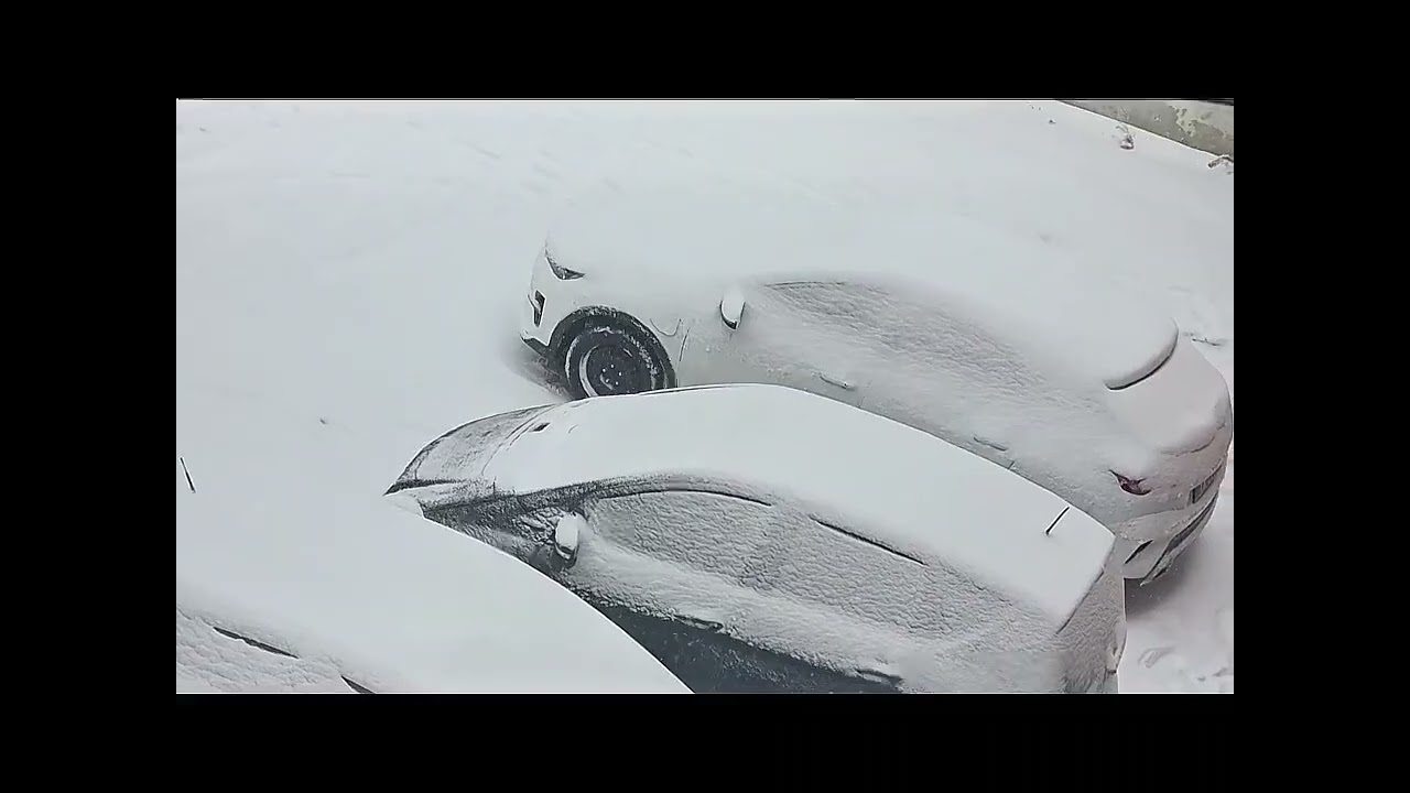 हिउँले गर्दा हिंड्न् सरै गह्रौ...