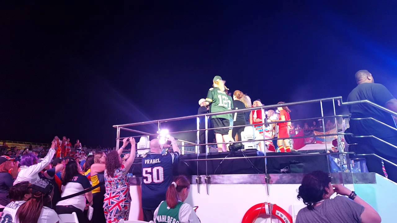 Nkotb Cruise 2015-GPS-Jon Never Leaves Donnie