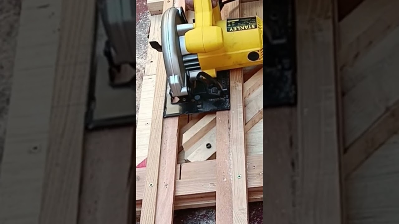 45&deg; angle cutting jig by circular saw - Plantilla de corte en &aacute;ngulo de 45&deg; con sierra circular