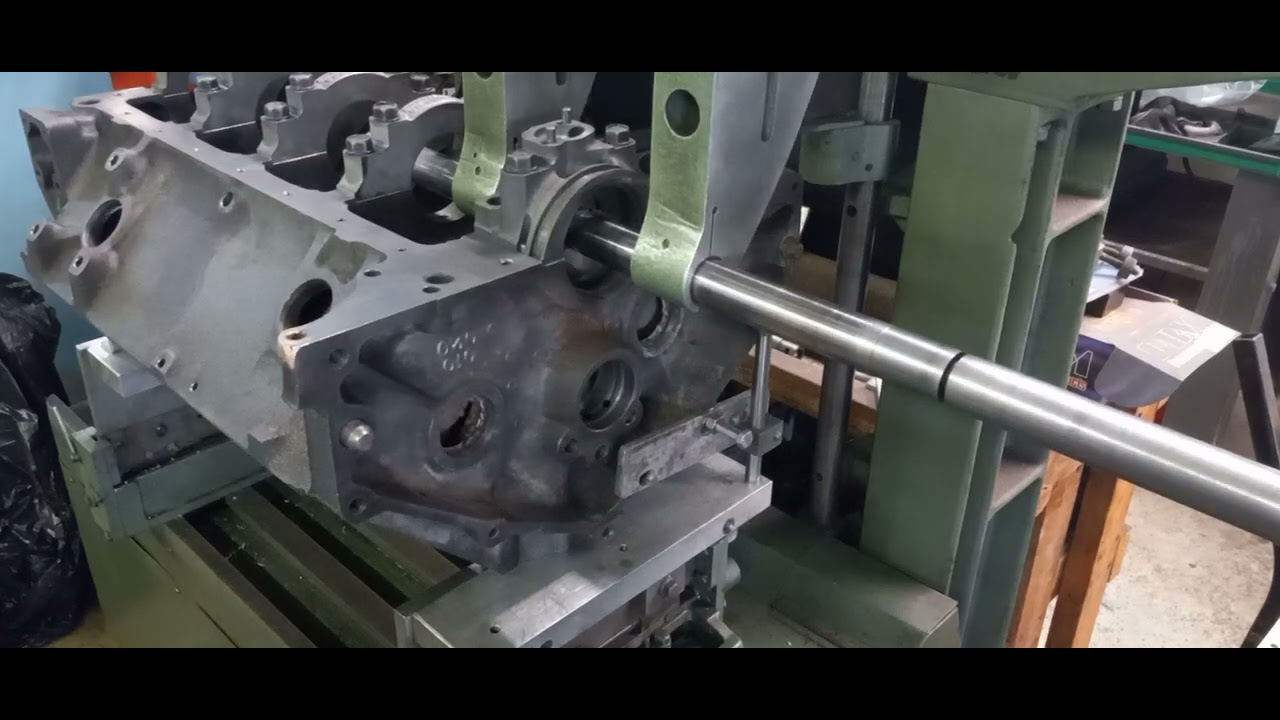 Расточка цилиндров малого блока Chevy на двигателе Tobin ARP Flat Top TA14, подготовка под устано...