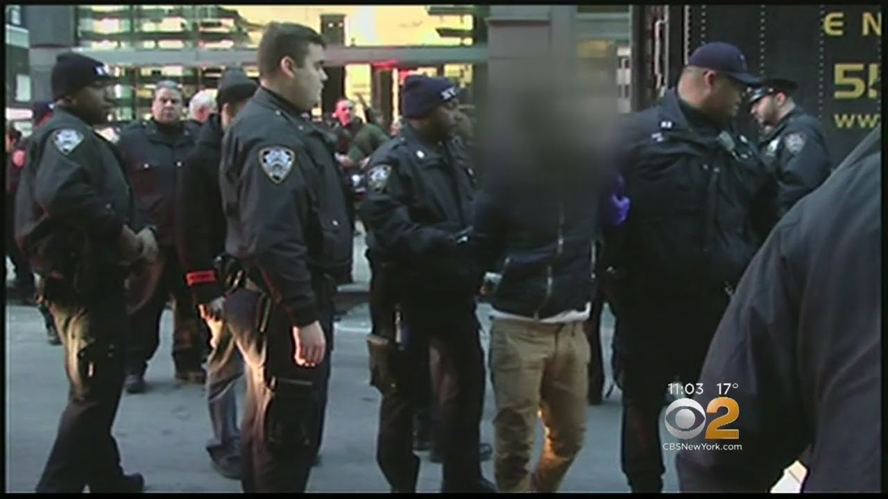 Father Slashed Outside UES Bank