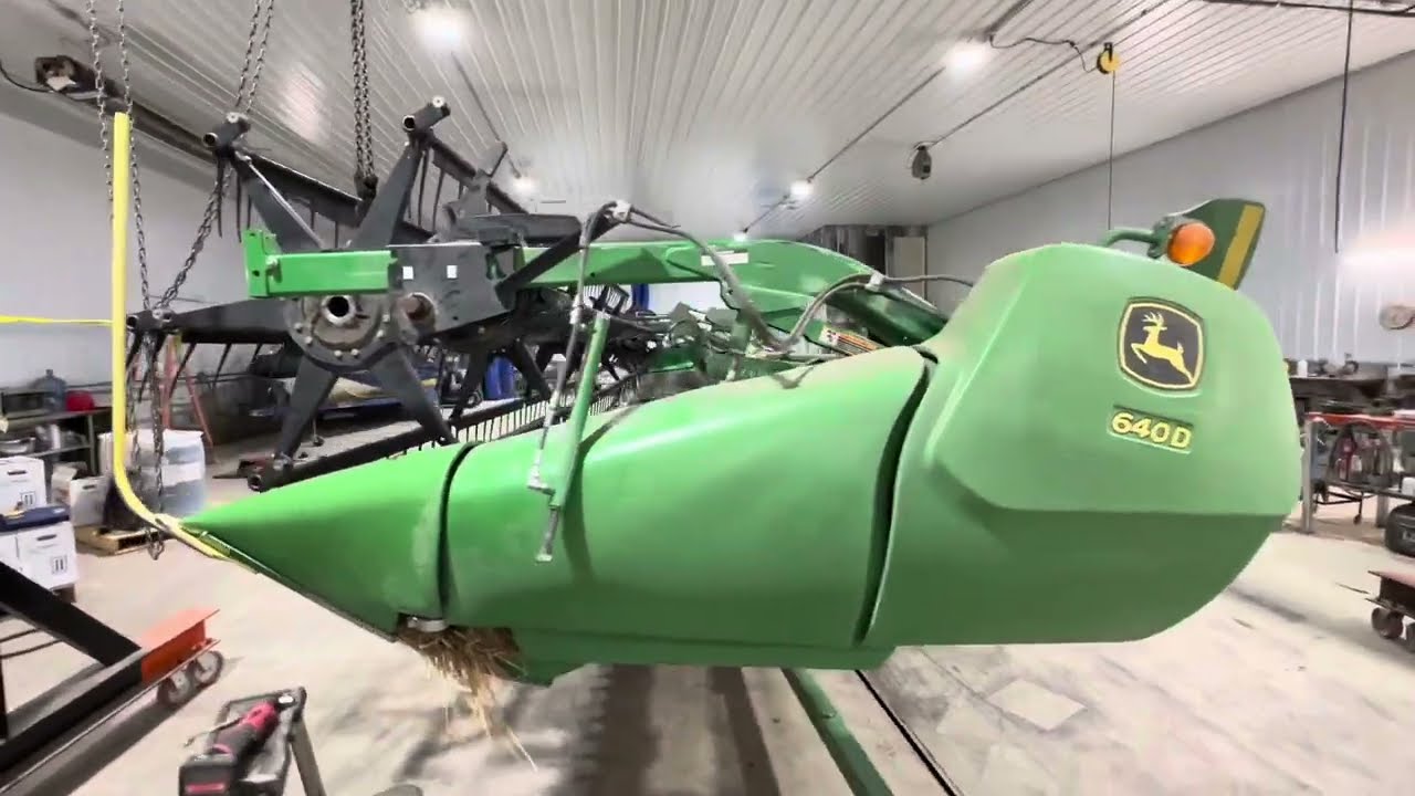 John Deere 640D header reel repairs