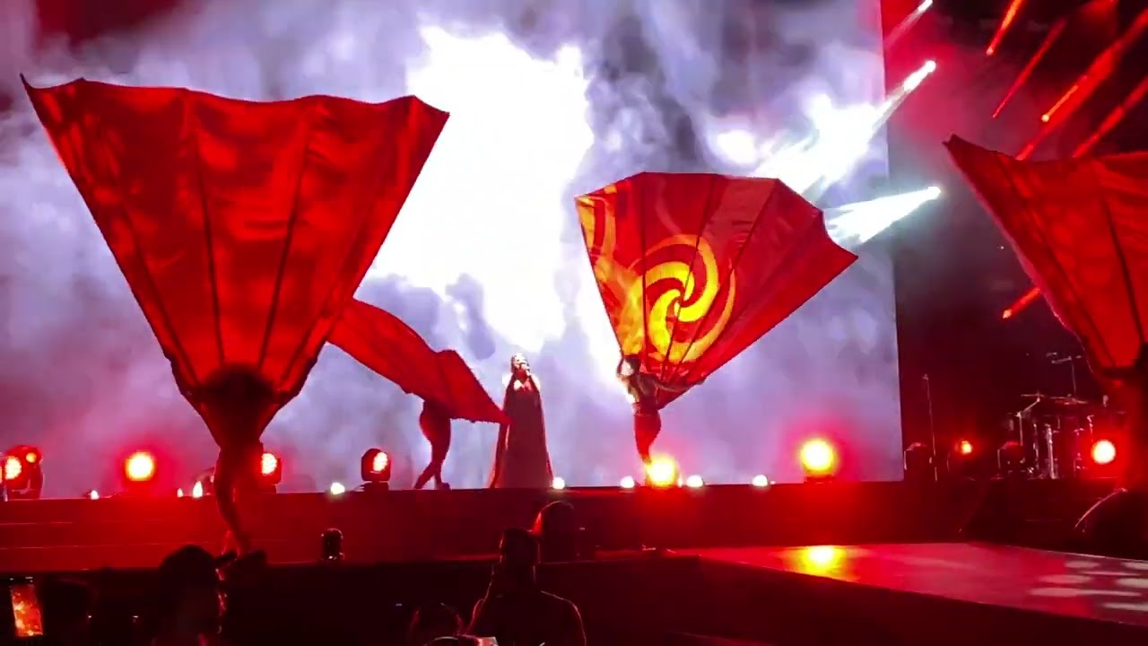 Hermana Tierra / Laura Pausini Lima Peru 24