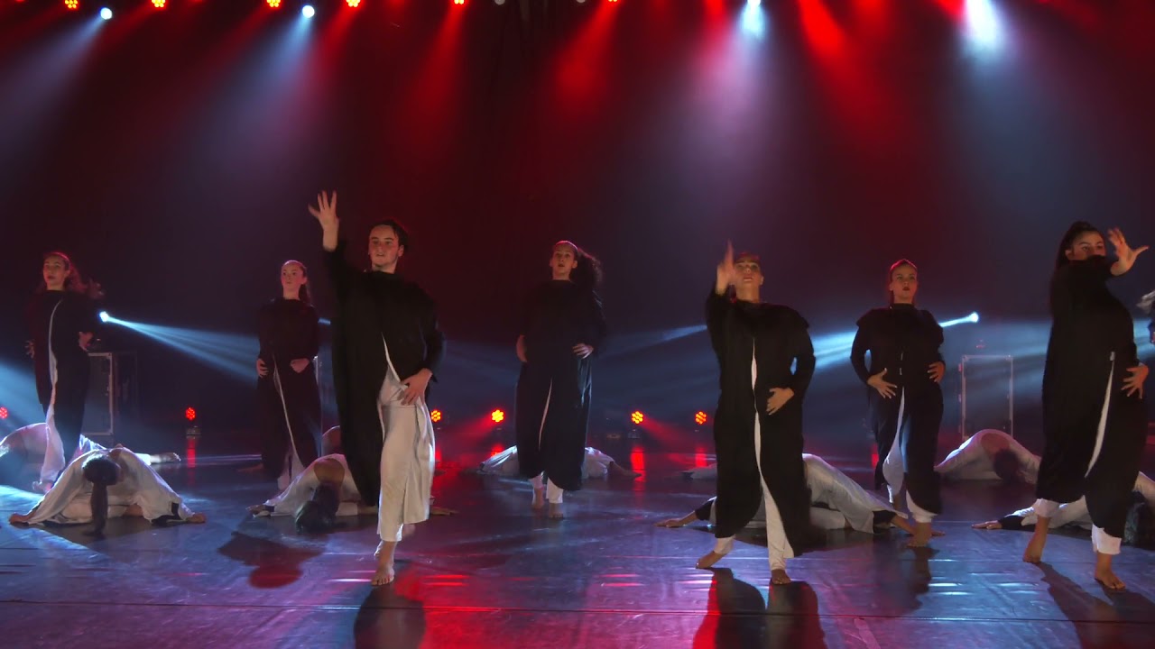 שיר ארץ- אורות הבמה מבשרת ציון לירן זכריה אמיר