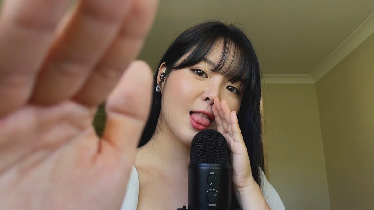 ASMR Звуки рта + нежные движения рук (личное внимание👀❤️)