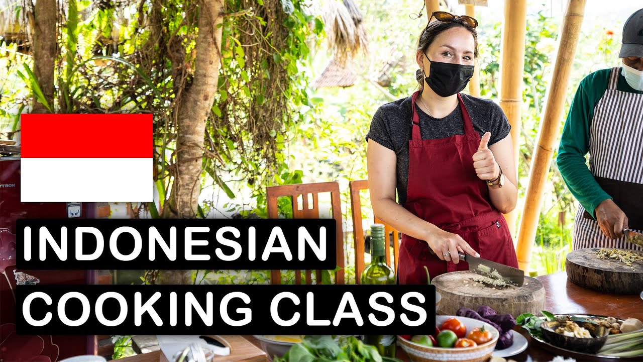 First time COOKING INDONESIAN FOOD - Organic and Vegan Cooking class in Bali (Kolak & Pisang Goreng)