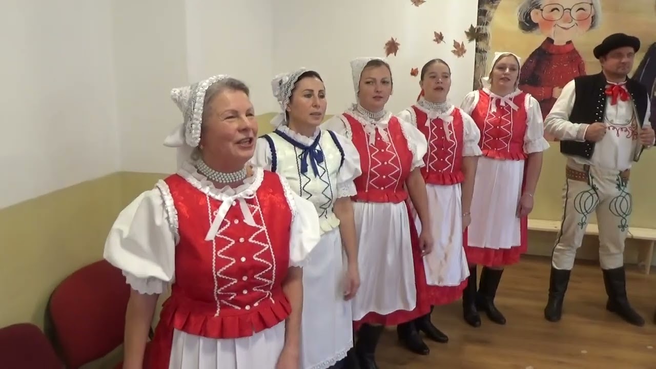 Vystúpenie FS Rovienca na kultúrnom programe - Október - mesiac úcty k starším v Medzibrodí n/Or.