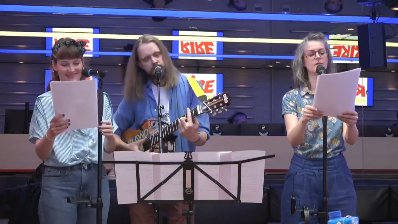 Les Blond and Blond and Blond chez Rire et Chansons, hømåj au FUP