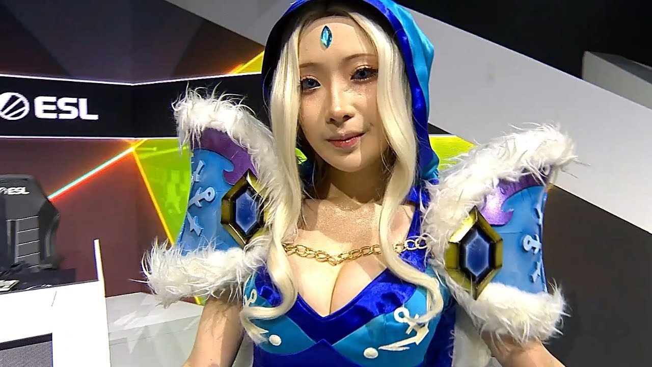 Crystal Maiden Cosplay At ESL One Kuala Lumpur 2023