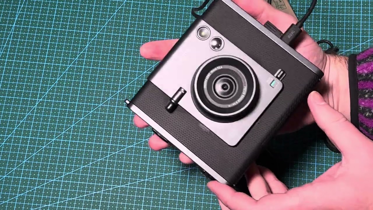 Лучшая гибридная камера Fujifilm instax Wide Evo