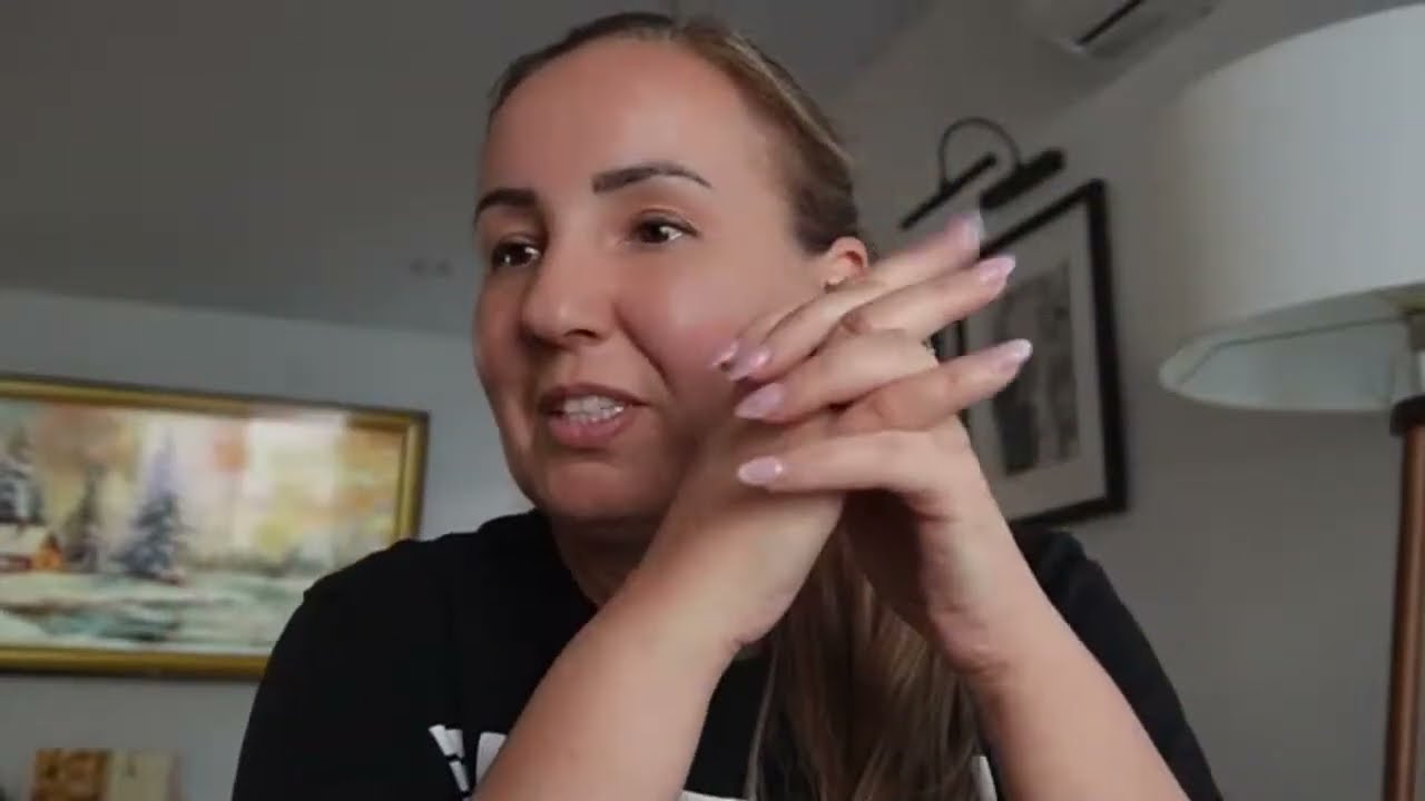 SECRET, CE FACE PRSOANA DIN MINTEA TA EXACT ACUM? CINE ESTE? CE VREA?