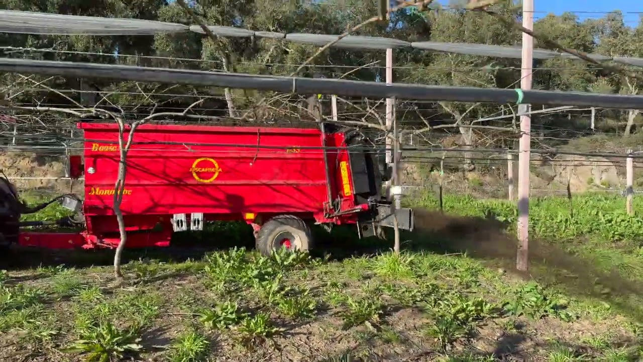 Remolque esparcidor marca JUSCAFRESA modelo J-35MDD2 España-Catalunya-Maresma-Tordera