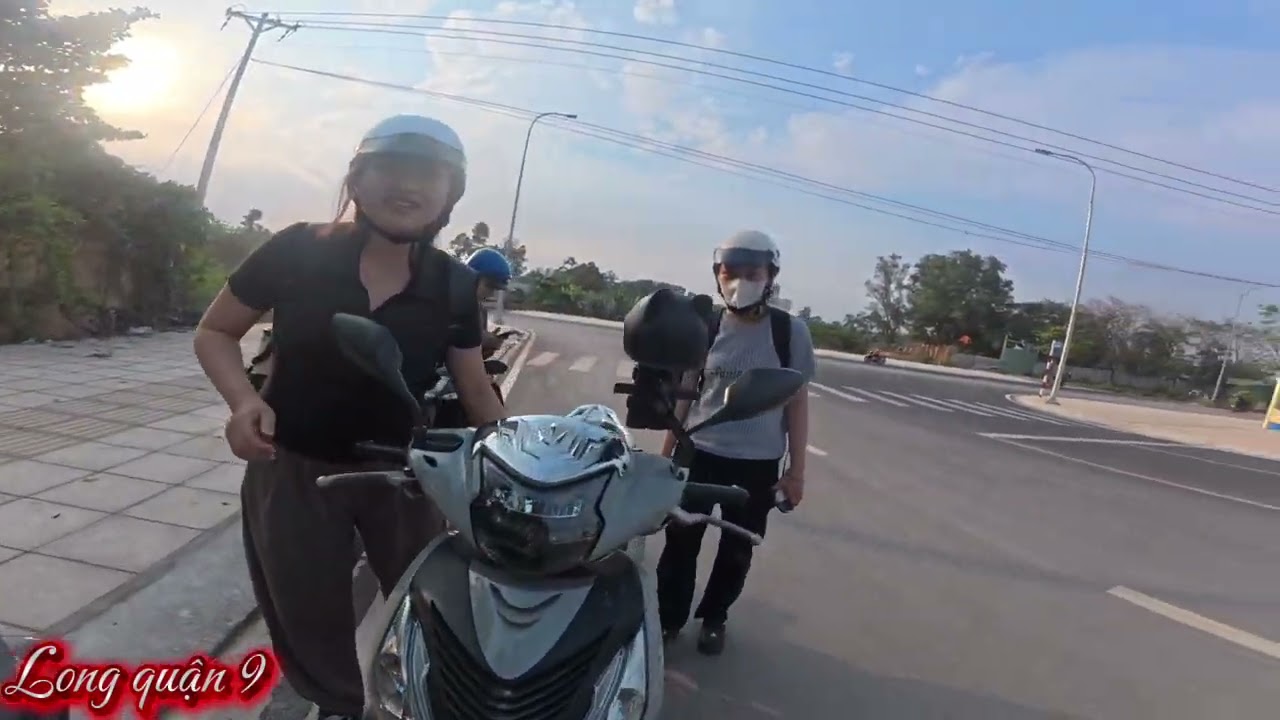 video ￼thứ 1.673 lúc này trời nắng quá thấy thương SV học sinh❤️#youtube #xuhuongyoutube #longq9 