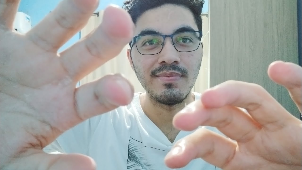 ASMR - toque na tela + sons de boca/mouth sounds + tapping + scratching.